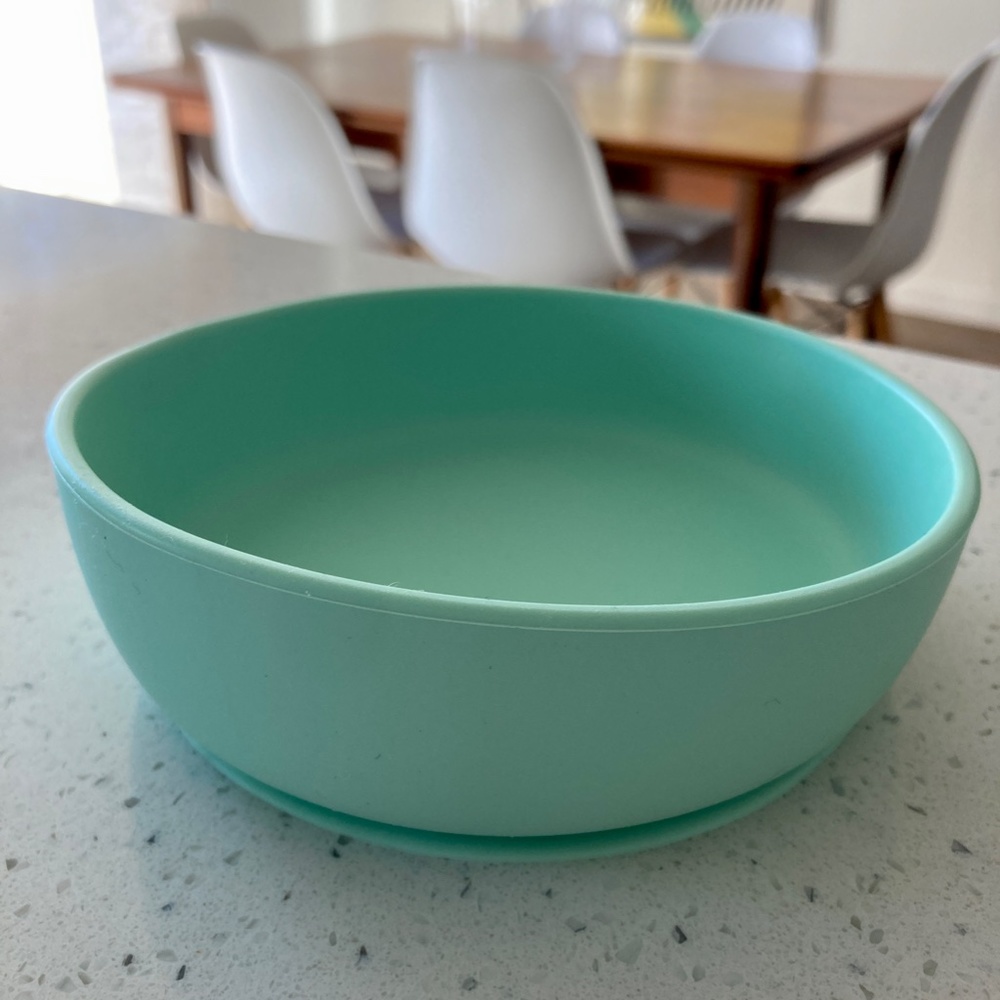 BRAND NEW 100% Silicone Baby Suction Bowl (Mint)